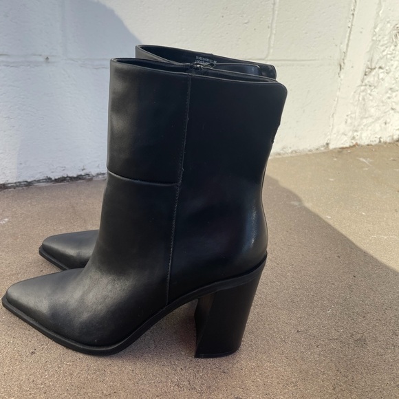 New Steve Madden Elene Block Heel Leather Ankle Boot Size 9 - Picture 3 of 7